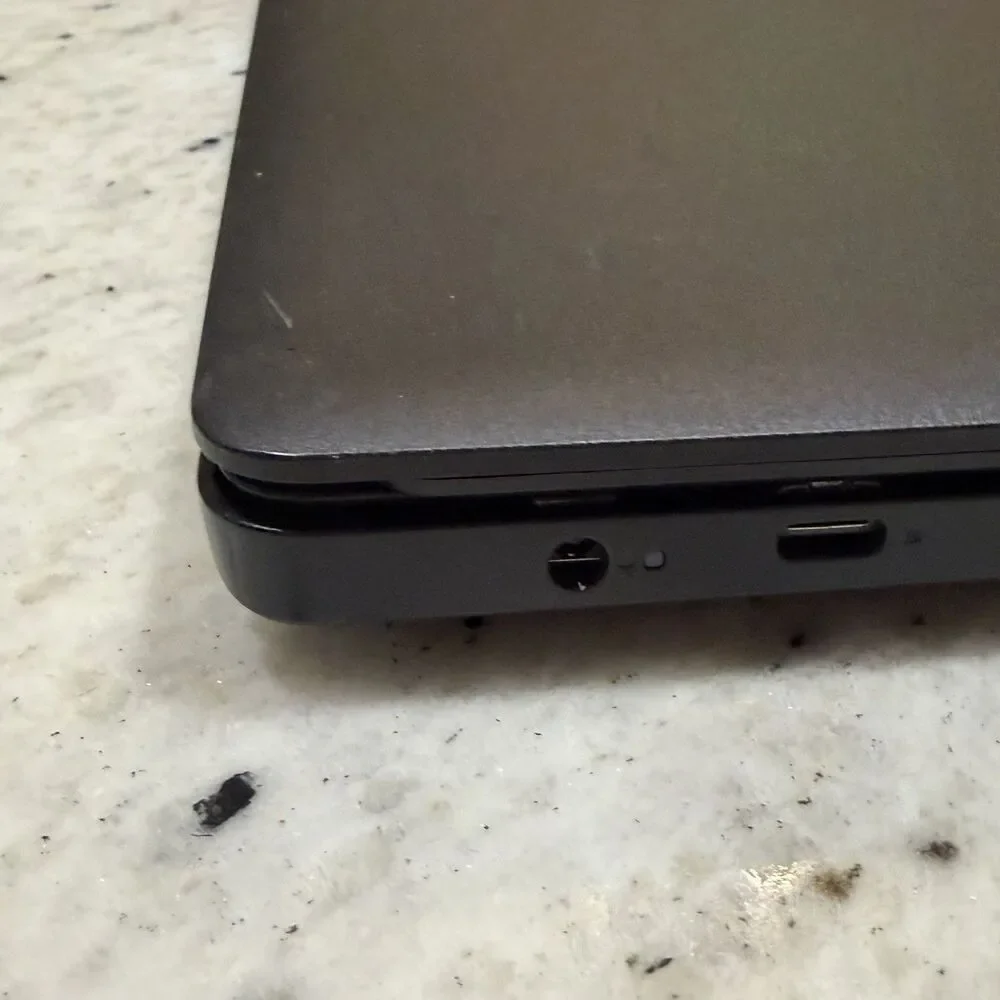 Dell Latitude 3590 i5-8250U 1.6GHz No RAM/No HDD Tested To Bios Cracked Case